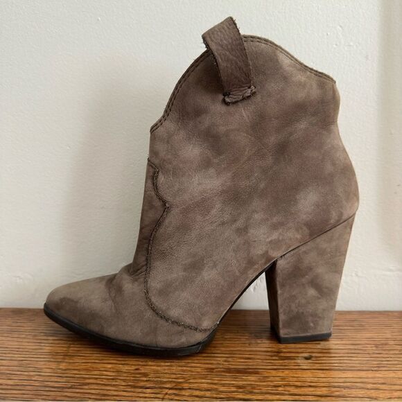 ZARA Woman Cowboy Ankle Boots Leather Booties Taupe Rustic Broken In Size 38 / 7 - Picture 1 of 7